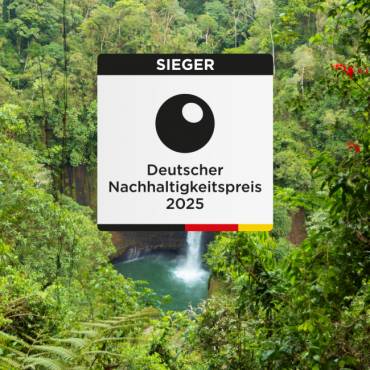 Siegel des Siegers des Deutschen Nachhaltigkeitspreisese 2025 |  Deutscher Nachhaltigkeitspreis / Chamleon